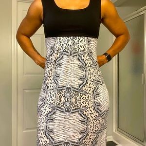 Monroe and Main ladies dress size medium. Great condition and vibrant colors.